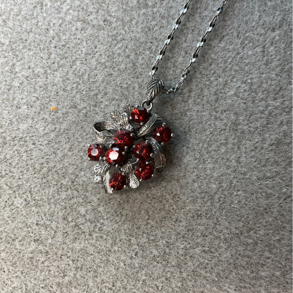 Elegant Silver and Faceted Garnet Floral Pendant Necklace